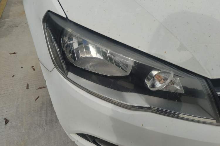 Used Volkswagen Jetta 2013 1.6L Manual Comfort Model Right Front Headlight