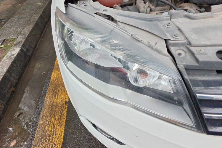 Used Volkswagen Jetta 2013 1.6L Automatic Comfort Model Right Front Headlight