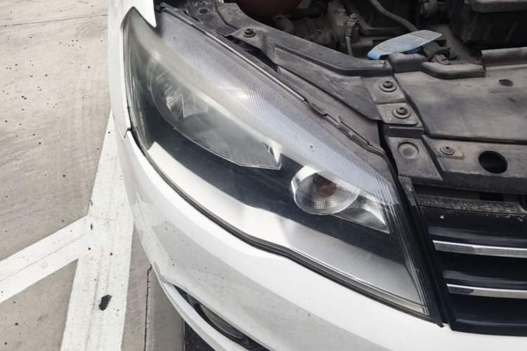 Used Volkswagen Jetta 2013 1.6L Manual Comfort Model Right Front Headlight