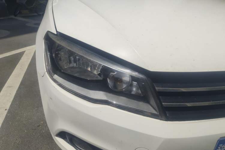 Used Volkswagen Jetta 2013 1.6L Manual Comfort Model Right Front Headlight