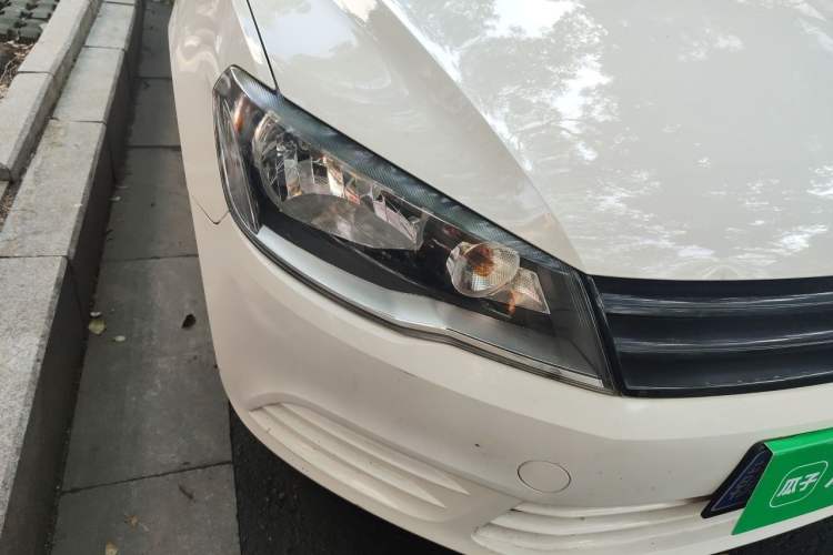 Used Volkswagen Jetta 2013 1.6L Manual Fashion Edition Right Front Headlight