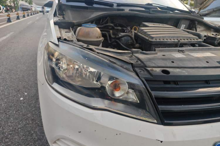 Used Volkswagen Jetta 2013 1.6L Manual Fashion Edition Right Front Headlight