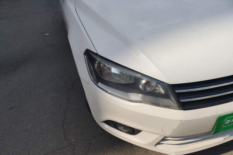 Used Volkswagen Jetta 2013 1.6L Automatic Luxury Model Right Front Headlight
