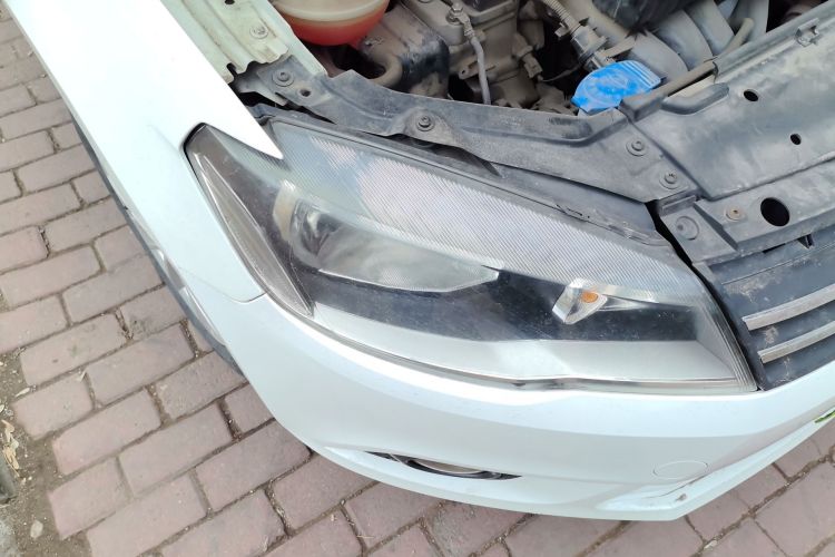 Used Volkswagen Jetta 2013 1.6L Manual Comfort Model Right Front Headlight