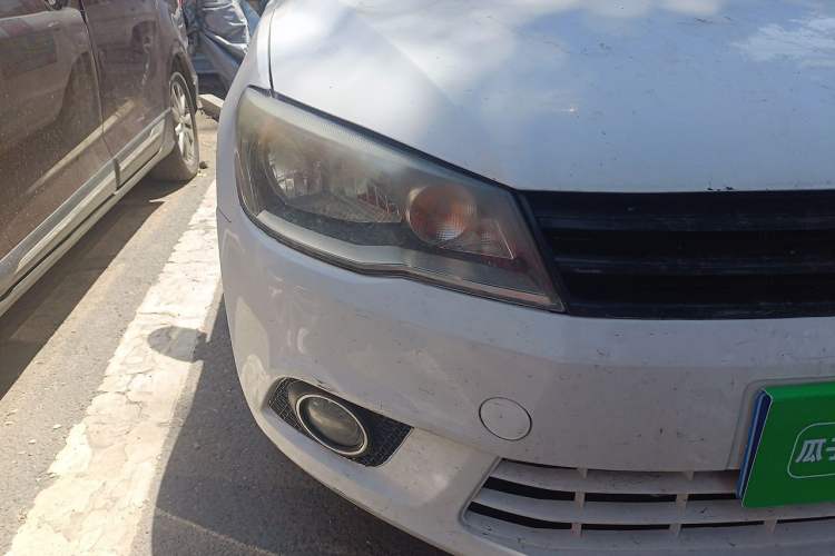 Used Volkswagen Jetta 2013 1.6L Automatic Comfort Model Right Front Headlight