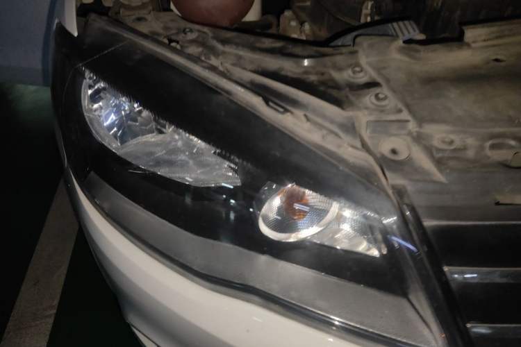 Used Volkswagen Jetta 2013 1.6L Automatic Comfort Model Right Front Headlight