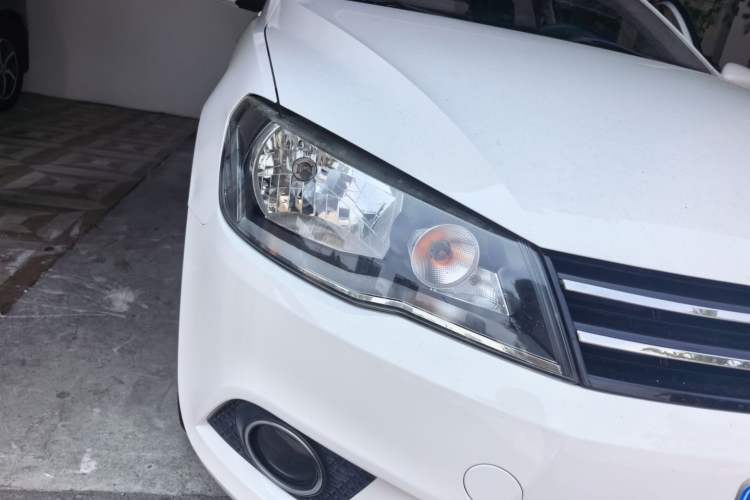 Used Volkswagen Jetta  Right Front Headlight
