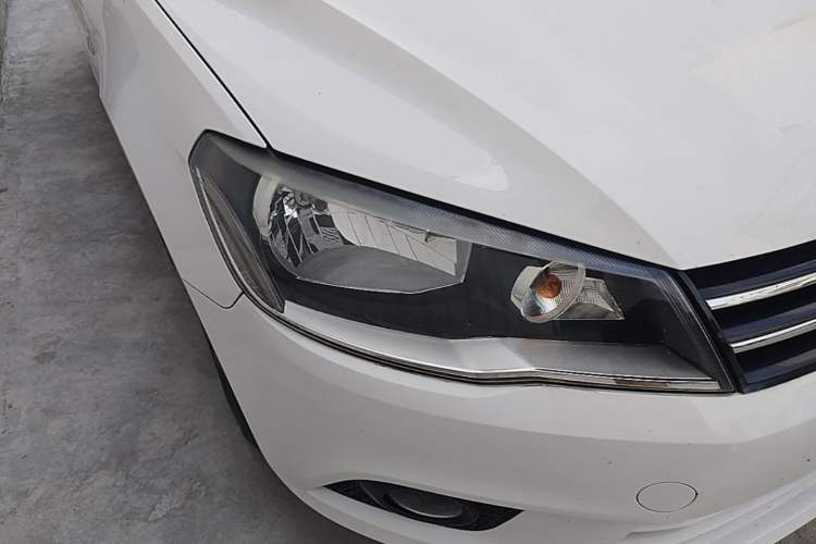 Used Volkswagen Jetta 2013 1.6L Manual Comfort Model Right Front Headlight