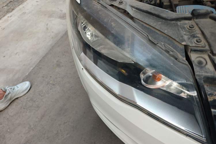 Used Volkswagen Jetta 2013 1.6L Manual Comfort Model Right Front Headlight