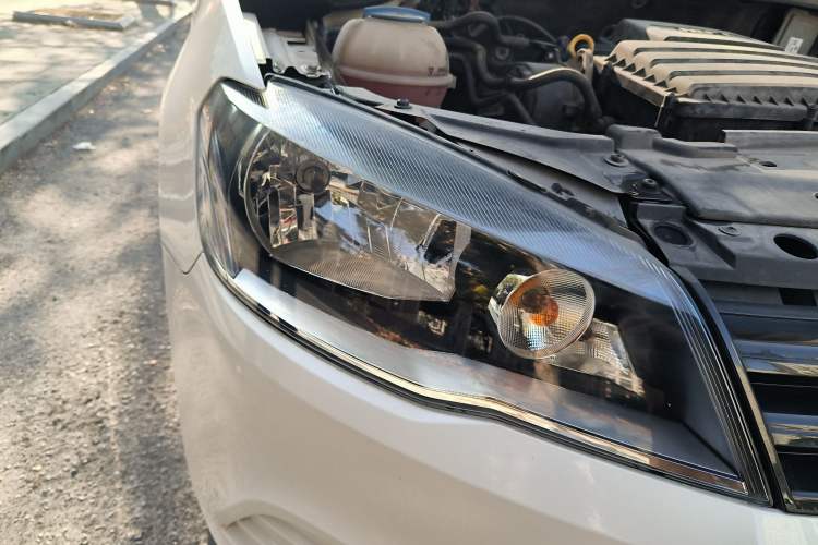 Used Volkswagen Jetta 2013 1.6L Manual Fashion Edition Right Front Headlight