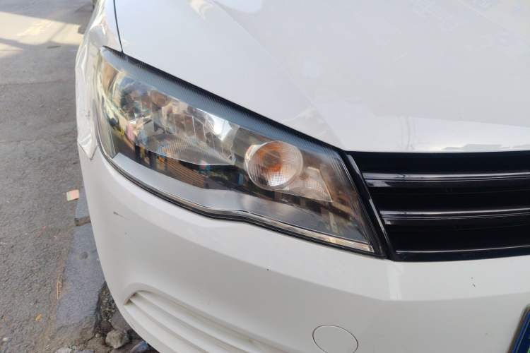 Used Volkswagen Jetta 2013 1.6L Manual Fashion Edition Right Front Headlight