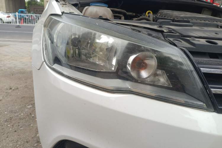 Used Volkswagen Jetta 2013 1.6L Automatic Comfort Model Right Front Headlight