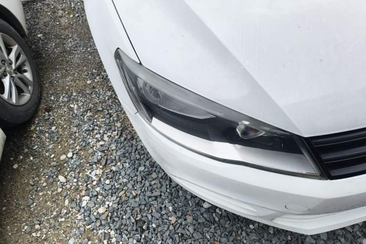 Used Volkswagen Jetta 2013 1.6L Automatic Fashion Model Right Front Headlight