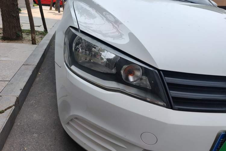 Used Volkswagen Jetta 2013 1.6L Manual Fashion Edition Right Front Headlight