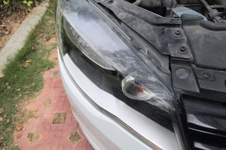 Used Volkswagen Jetta 2013 1.6L Manual Fashion Edition Right Front Headlight