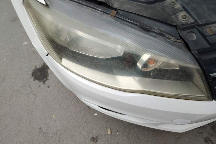 Used Volkswagen Jetta 2013 1.6L Automatic Luxury Model Right Front Headlight