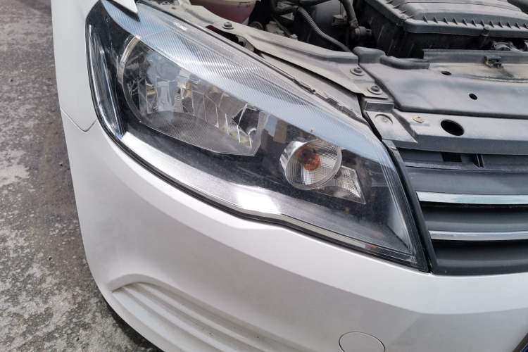 Used Volkswagen Jetta 2013 1.4L Manual Fashion Model Right Front Headlight