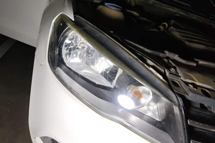 Used Volkswagen Jetta 2013 1.4L Manual Comfort Model Right Front Headlight