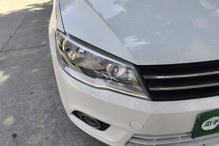 Used Volkswagen Jetta 2013 1.6L Automatic Luxury Model Right Front Headlight