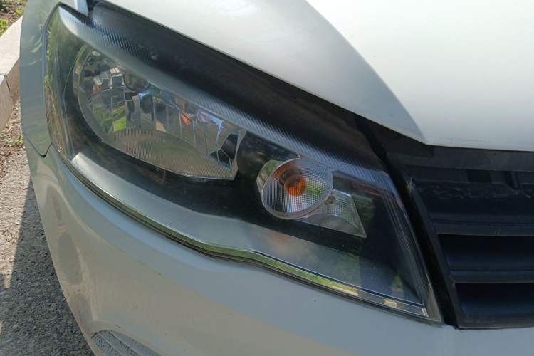 Used Volkswagen Jetta 2013 1.6L Manual Fashion Edition Right Front Headlight