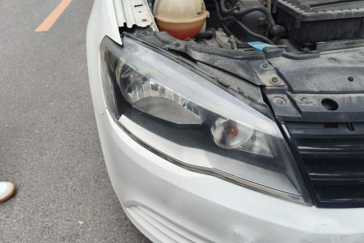 Used Volkswagen Jetta 2013 1.6L Manual Fashion Edition Right Front Headlight