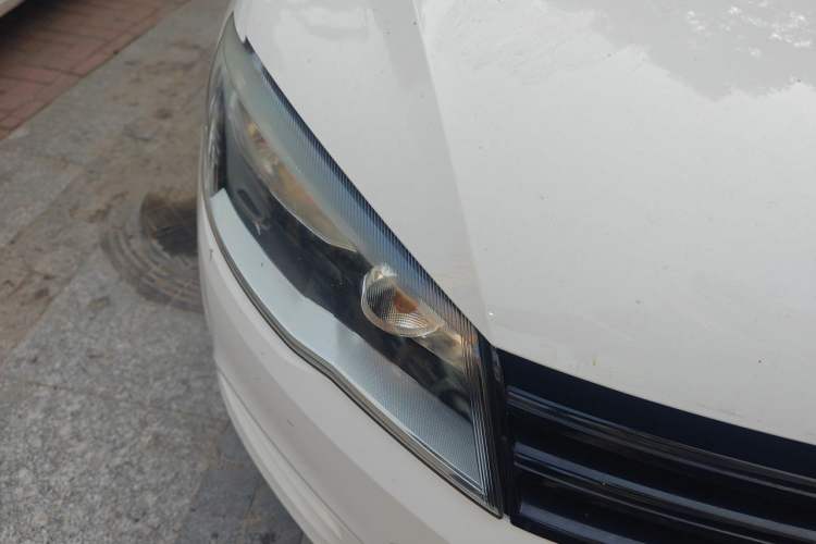 Used Volkswagen Jetta 2013 1.4L Manual Fashion Model Right Front Headlight
