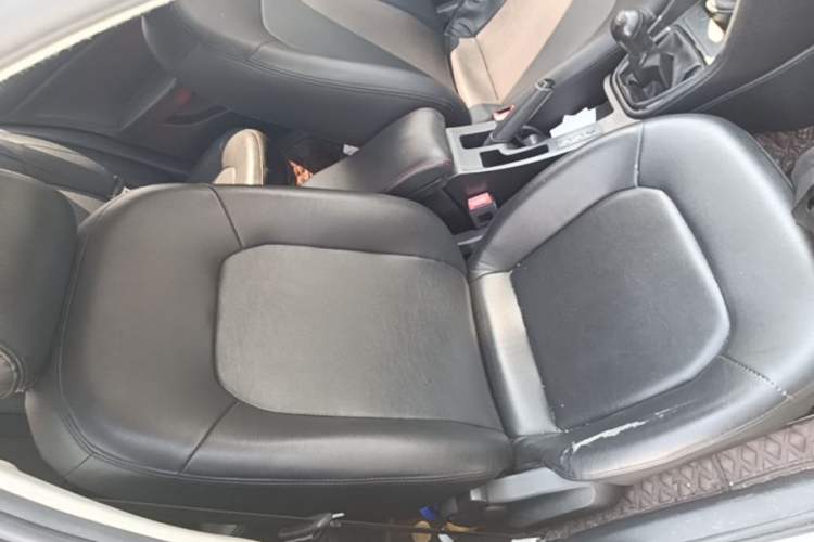 Used Volkswagen Jetta 2013 1.6L Manual Fashion Edition Right Front Seat