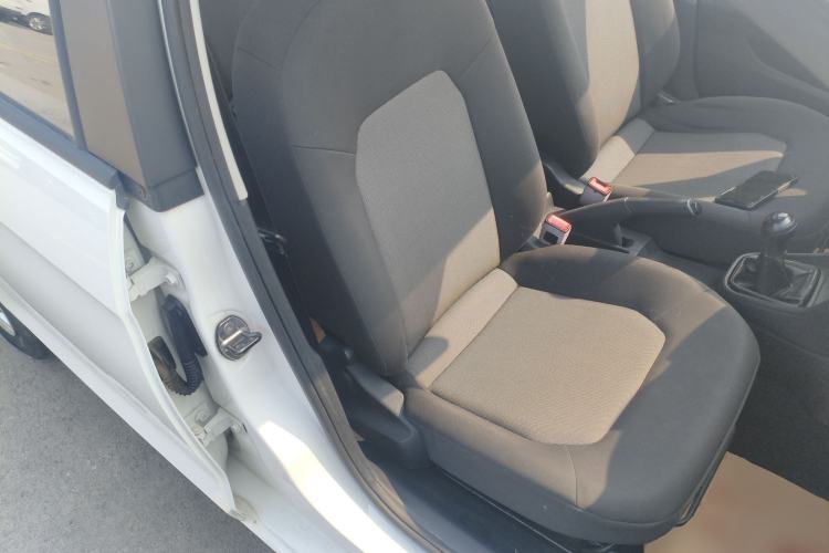 Used Volkswagen Jetta 2013 1.6L Manual Fashion Edition Right Front Seat