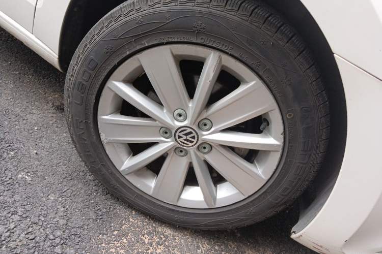 Used Volkswagen Jetta 2013 1.6L Manual Comfort Model Right Front Wheel Hub
