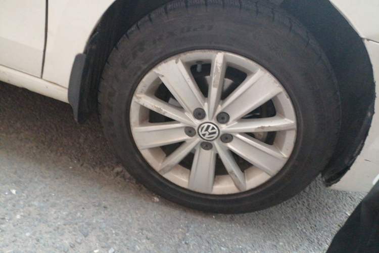 Used Volkswagen Jetta 2013 1.6L Automatic Comfort Model Right Front Wheel Hub