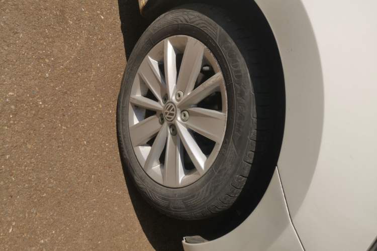 Used Volkswagen Jetta 2013 1.6L Manual Comfort Model Right Front Wheel Hub
