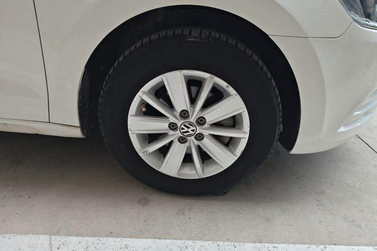 Used Volkswagen Jetta 2013 1.4L Manual Fashion Model Right Front Wheel Hub