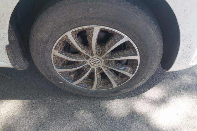 Used Volkswagen Jetta 2013 1.6L Automatic Fashion Model Right Front Wheel Hub