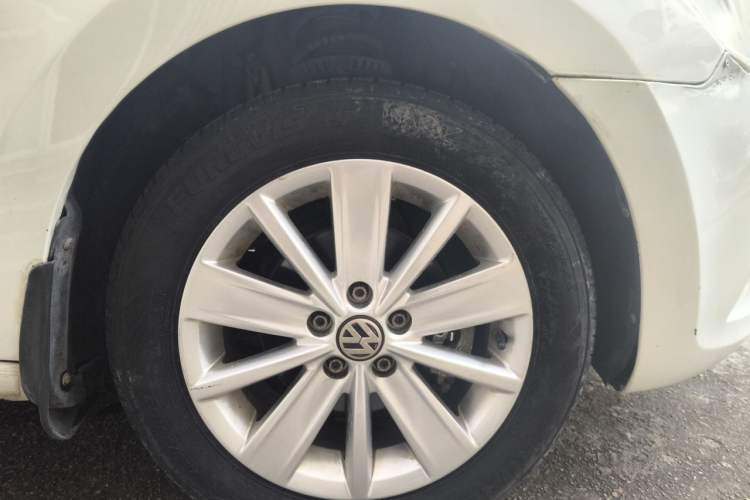 Used Volkswagen Jetta 2013 1.6L Manual Fashion Edition Right Front Wheel Hub
