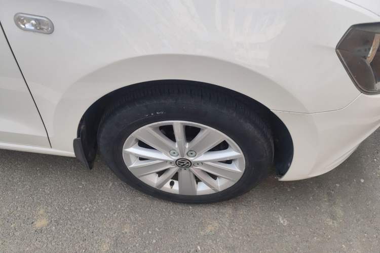 Used Volkswagen Jetta 2013 1.6L Automatic Comfort Model Right Front Wheel Hub