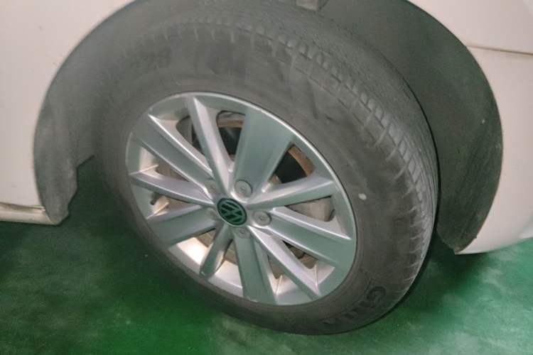 Used Volkswagen Jetta 2013 1.4L Manual Comfort Model Right Front Wheel Hub