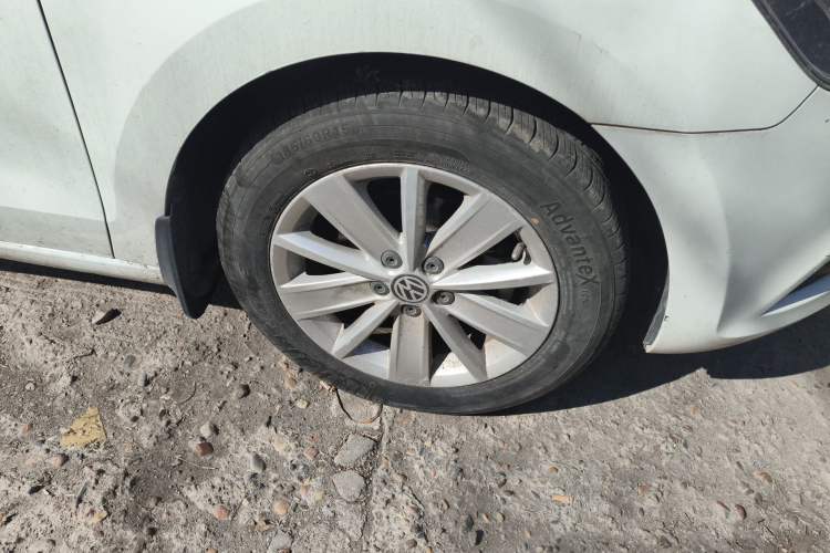 Used Volkswagen Jetta 2013 1.6L Automatic Comfort Model Right Front Wheel Hub