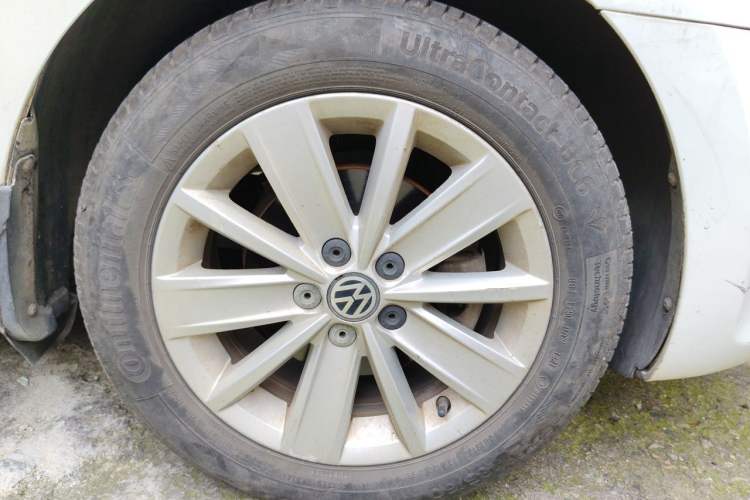 Used Volkswagen Jetta 2013 1.6L Manual Comfort Model Right Front Wheel Hub