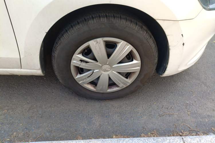Used Volkswagen Jetta 2013 1.6L Manual Fashion Edition Right Front Wheel Hub