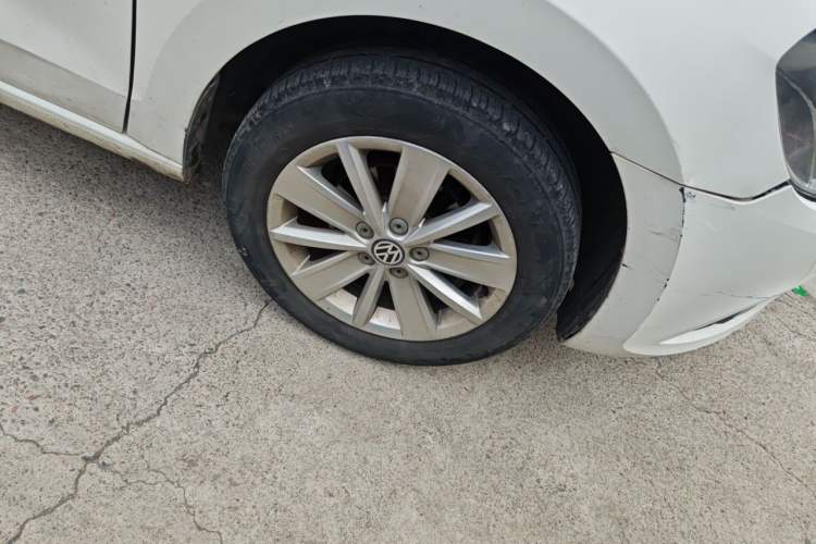 Used Volkswagen Jetta 2013 1.6L Manual Comfort Model Right Front Wheel Hub