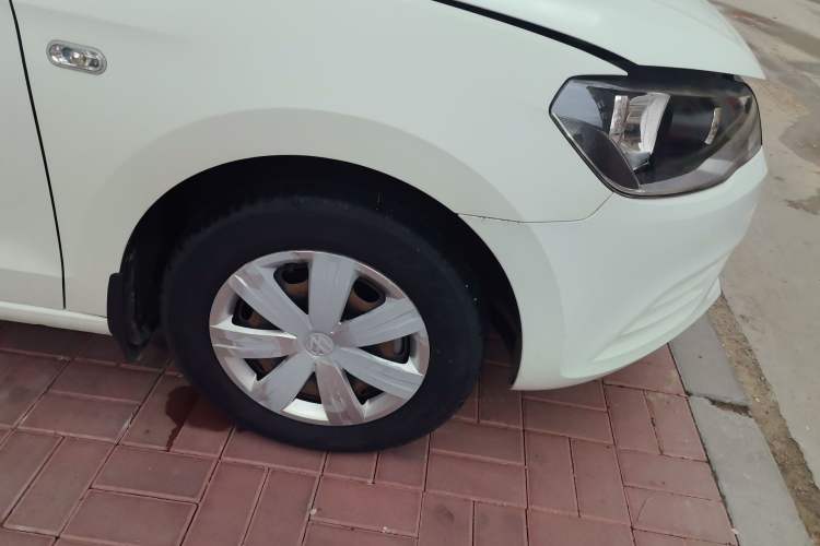 Used Volkswagen Jetta 2013 1.6L Manual Fashion Edition Right Front Wheel Hub