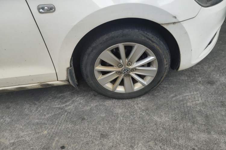 Used Volkswagen Jetta 2013 1.6L Manual Comfort Model Right Front Wheel Hub