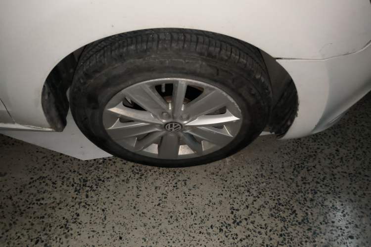 Used Volkswagen Jetta 2013 1.6L Manual Comfort Model Right Front Wheel Hub