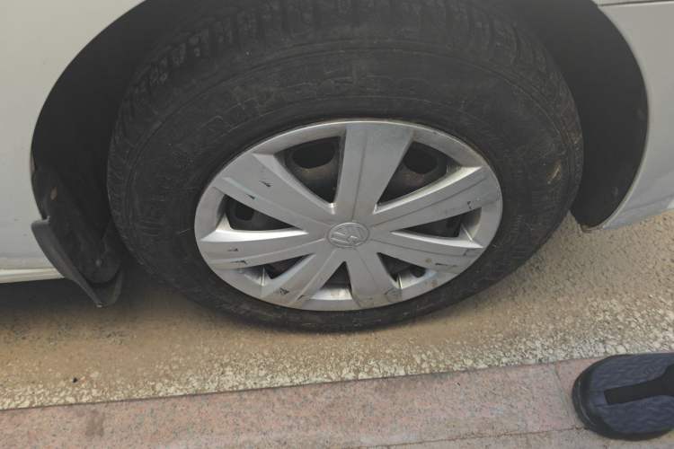 Used Volkswagen Jetta 2013 1.6L Automatic Fashion Model Right Front Wheel Hub