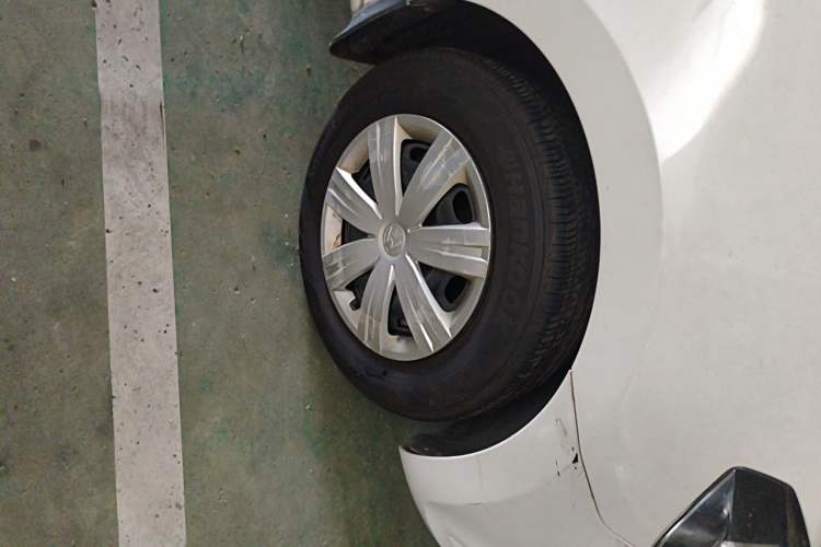 Used Volkswagen Jetta 2013 1.6L Manual Fashion Edition Right Front Wheel Hub