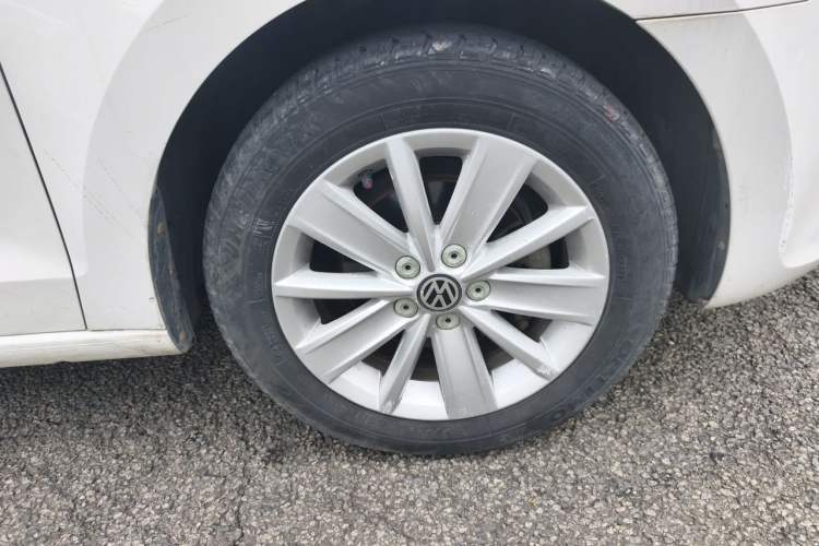 Used Volkswagen Jetta 2013 1.6L Manual Comfort Model Right Front Wheel Hub