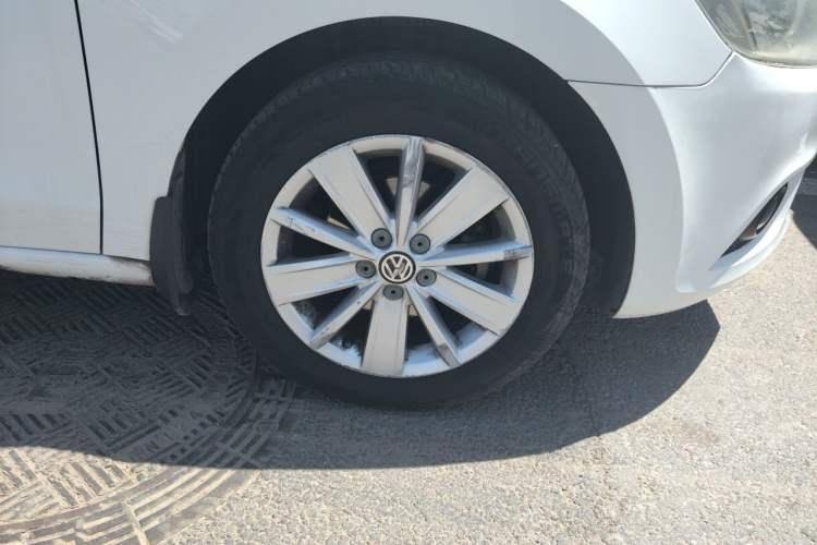 Used Volkswagen Jetta 2013 1.4L Manual Comfort Model Right Front Wheel Hub