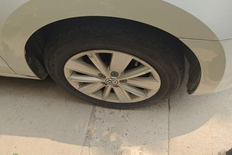 Used Volkswagen Jetta 2013 1.4L Manual Comfort Model Right Front Wheel Hub