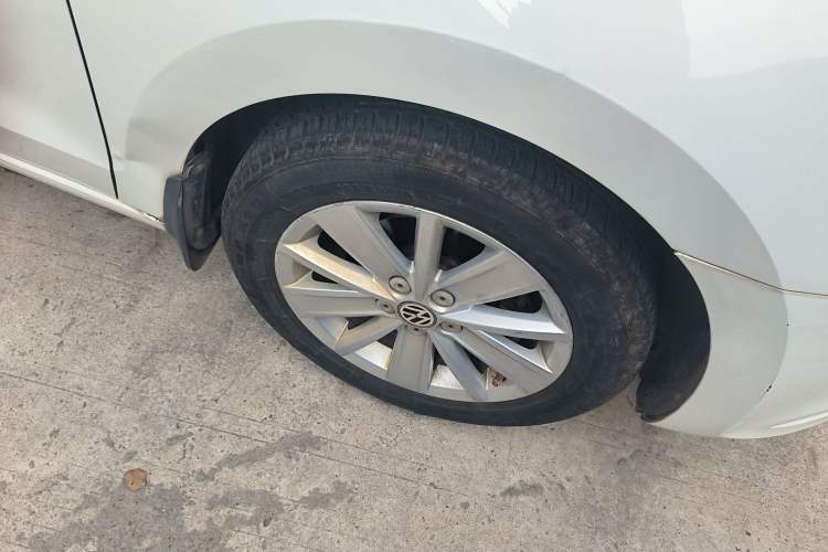 Used Volkswagen Jetta 2013 1.6L Automatic Comfort Model Right Front Wheel Hub