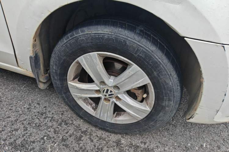 Used Volkswagen Jetta 2013 1.4L Manual Fashion Model Right Front Wheel Hub